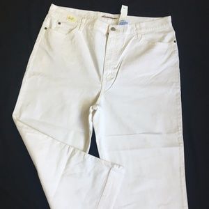 **NWOT Eddie Bauer Casual Jean Capri Pants
